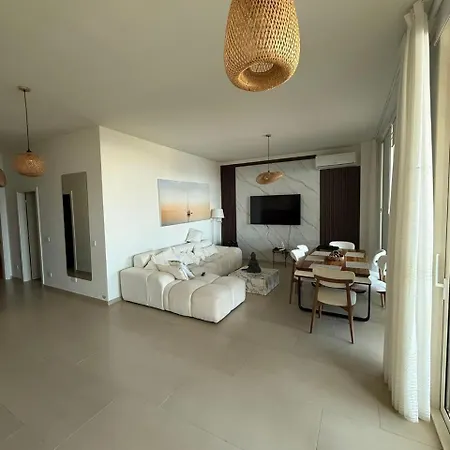 Calma View Coast Palasë